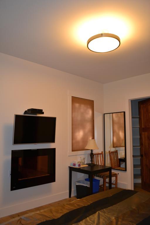 Radium Elk Park B & B Radium Hot Springs Room photo